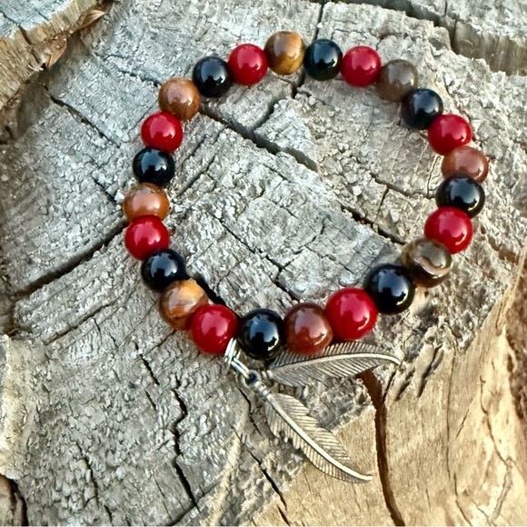 NWT Gemstone Bracelet Black Onyx Red Jasper Tigers Eye bracelet feather charms - Picture 4 of 5